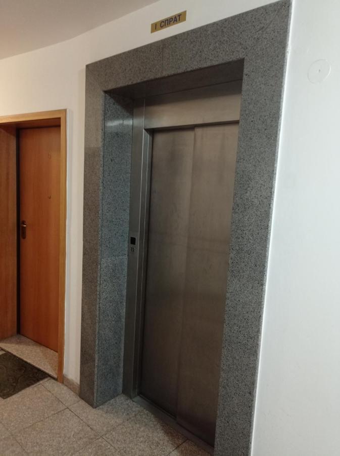 Go 2 Apartment Belgrado Esterno foto